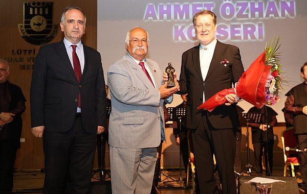 Karaman Belediyesi'nin katkılarıyla sahneye çıkan ünlü sanatçı Ahmet Özhan ve İstanbul Tarihi Türk Müziği Topluluğu'nun konseri ilgiyle takip edildi – KÜLTÜR SANAT