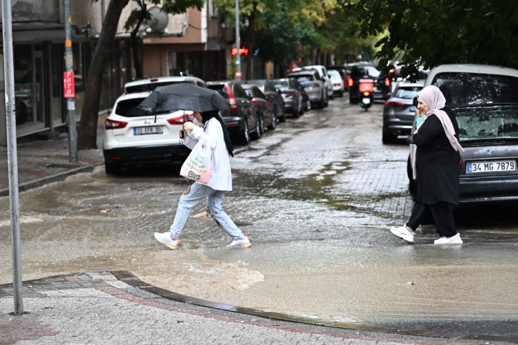 İstanbul'da aralıklı sağanak yağışlar etkili oldu