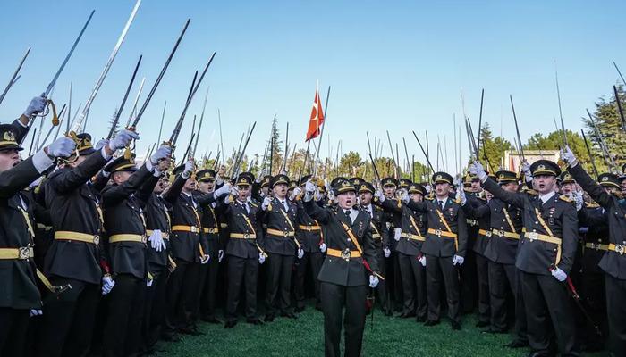 SON HABERLER | Teğmenlerin kılıç yemini günün emriydi! Milli Savunma Bakanlığı'ndan açıklama: “Gerekli tedbirler alınacak”