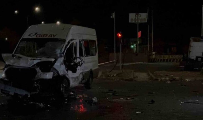 Gaziantep’te kamyon işçi servisine çarptı: 3’ü ağır 13 yaralı – Son Dakika Türkiye Haberleri