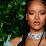 Rihanna’dan iddialı paylaşım! İç çamaşırlarıyla poz verdi, hayranlık uyandırdı!