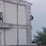 İnşaata tırmandılar ve hayatlarını görmezden geldiler