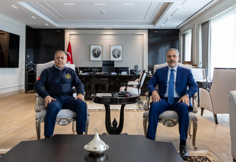 Dışişleri Bakanı Fiddan Bakanı Güler ve Yerlikaya ile bir araya geldi