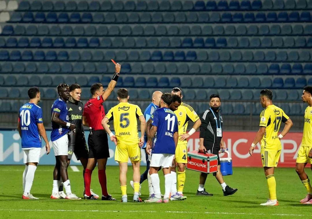 Fenerbahçe'den Kasmpaşa'da kritik puan kaybı! Sarı-Lacivertliler 10 kişi geri kalan rakibi geçemedi 2
