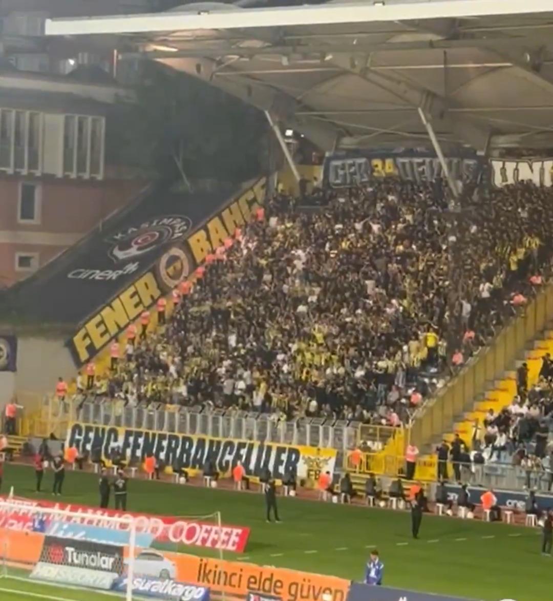 Fenerbahçe'den Kasmpaşa'da kritik puan kaybı! Sarı-Lacivertliler 10 kişi geri kalan rakibi geçemedi 3