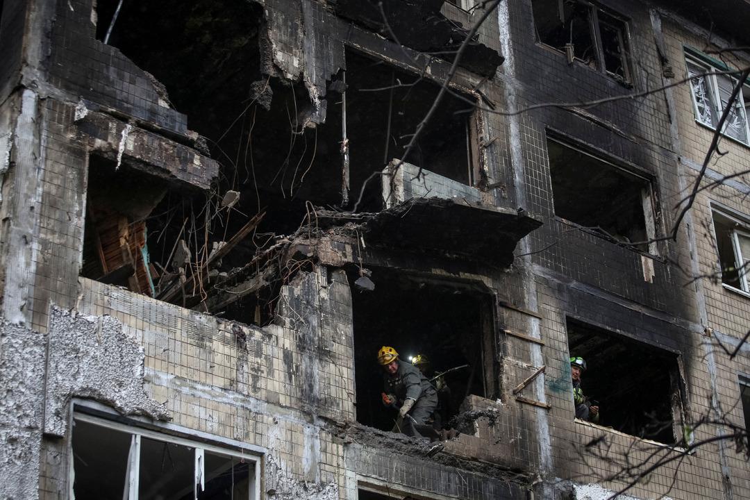 Taş başkentte taşta değil! Dünya şu görüntülerden bahsediyor: Kiev, Rusya'nın 12 saat boyunca füze yağdığı kalıntılara döndü