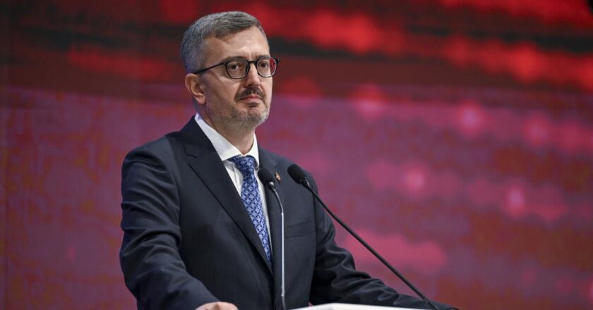 İletişim Direktörü Duran milli futbol takımını tebrik etti