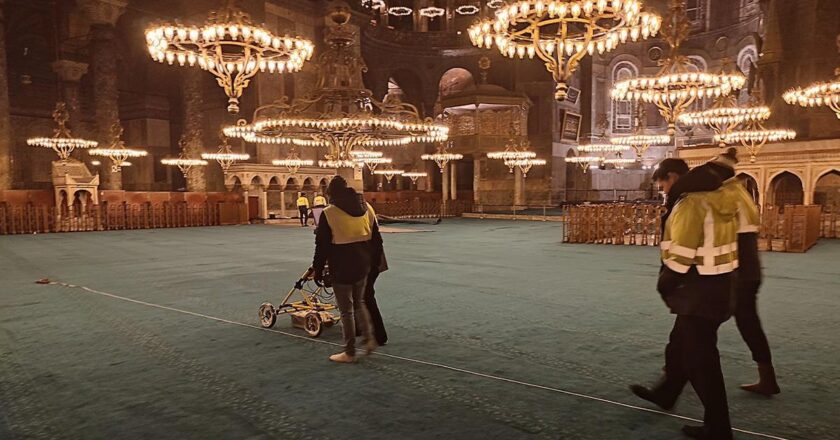 Ayasofya'ya “kamyon girdi” iddiası: Bakanlıktan tartışmaya ilişkin fotoğraflı açıklama!