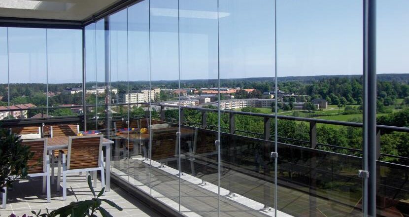 Katlanır cam balkon sistemleri ile modern yaşam alanları oluşturma