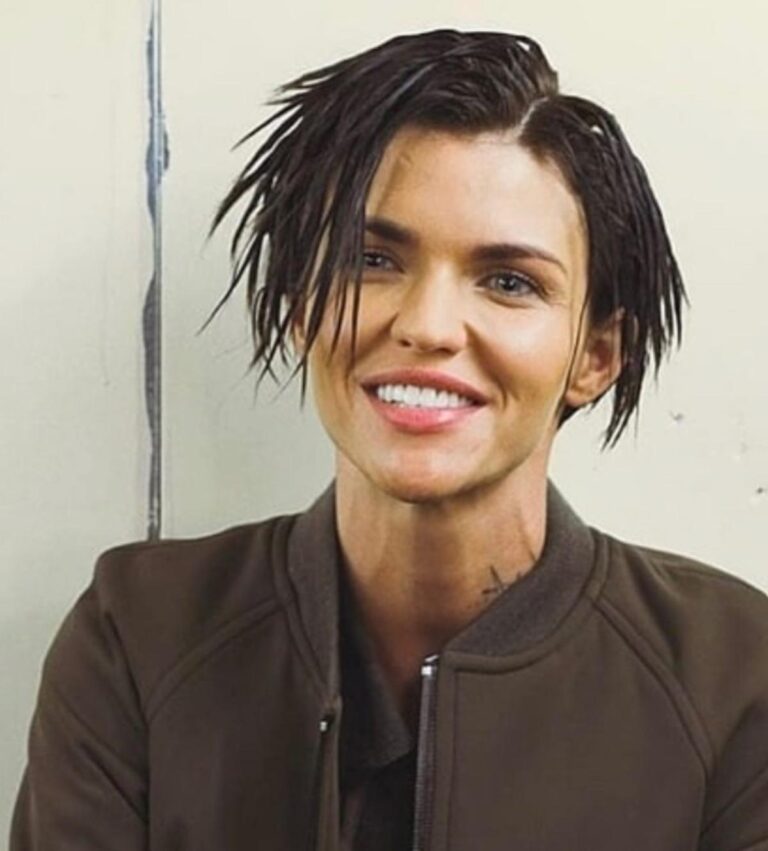 Ruby Rose havuz kazası geçirdi: İki kaburgası kırıldı